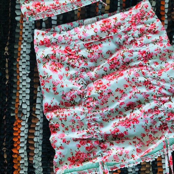 ☀️✌🏼NWOT Floral 2 Piece Set - Picture 7 of 12